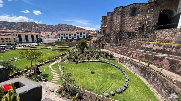 Templo del Coricancha en Cusco con arquitectura inca de piedra